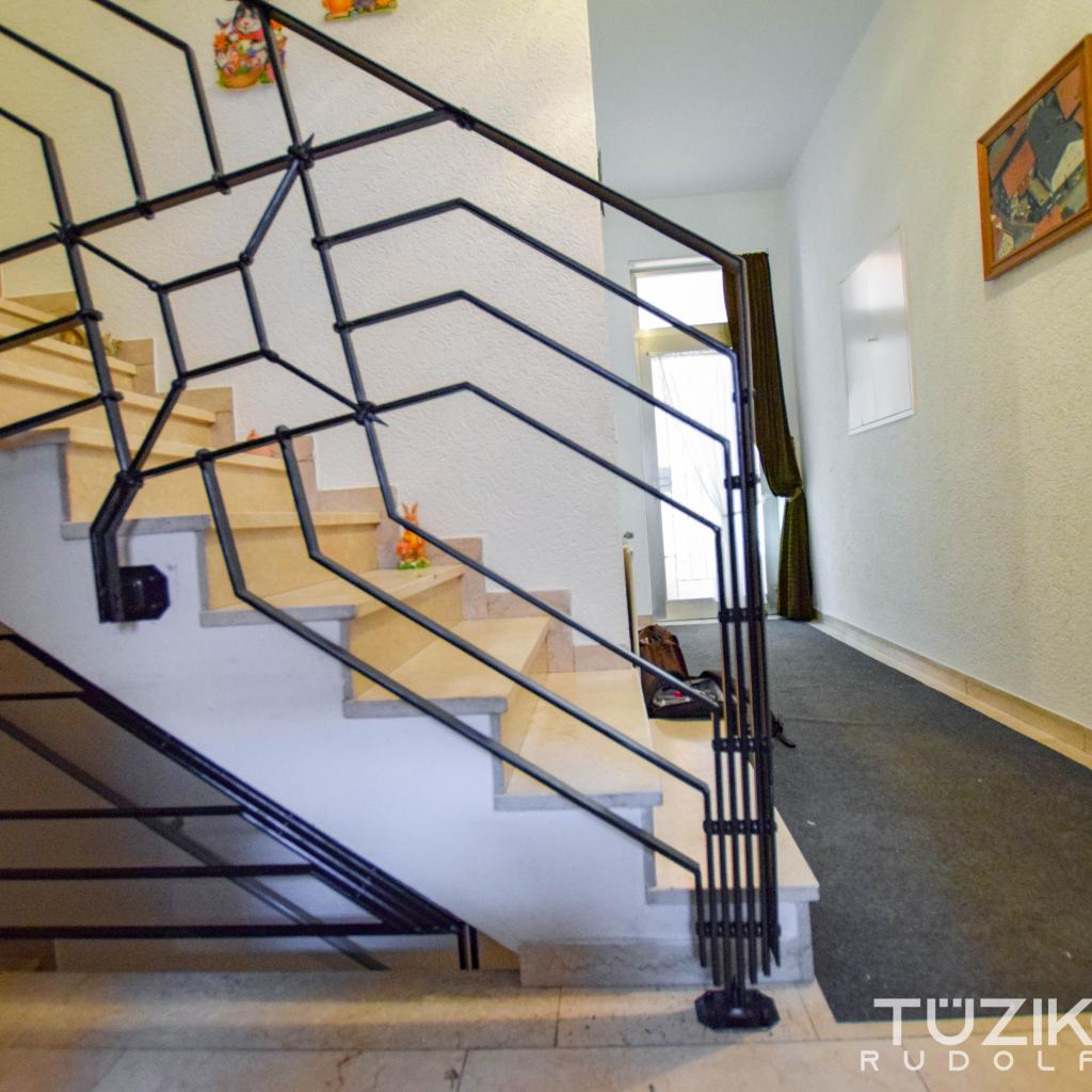 Modern kovácsoltvas korlát